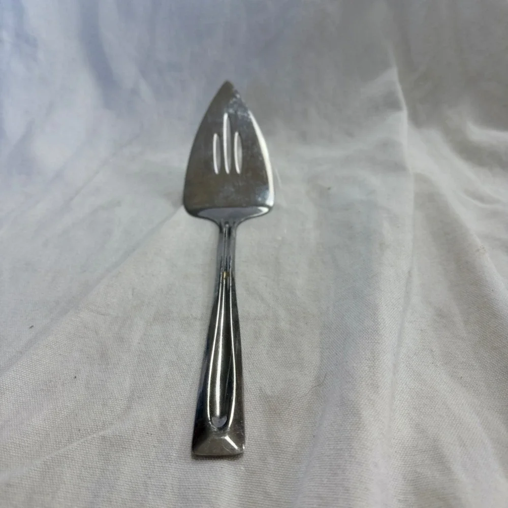 Oneida Pie Server Unisex OS Silver Excellent Slotted Stainless Steel Flatware